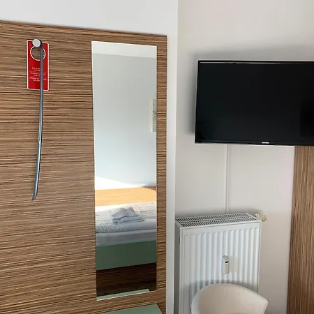 Monteur- & Geschaeftskunden Pension Am Circus